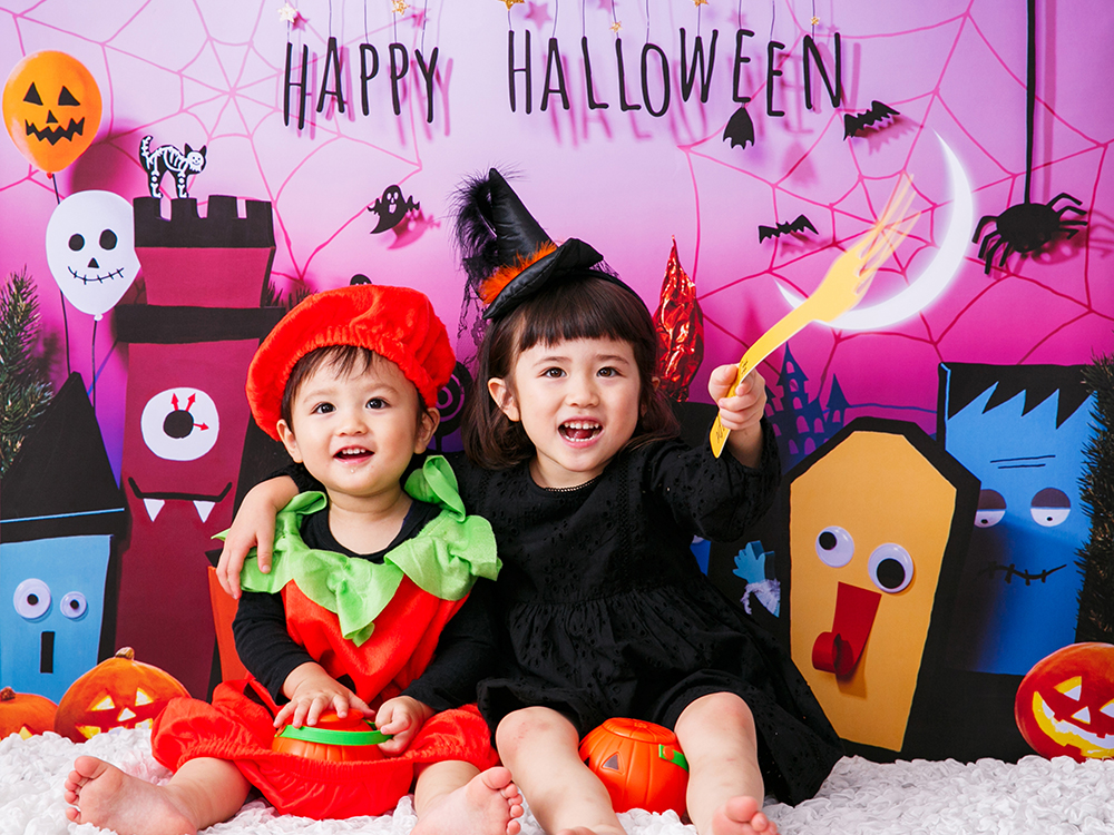 ハロウィン背景 デザイン Trick town グラこころ 兄弟二人の写真 魔女 かぼちゃパンプキン 仮装 ハロウィンカチューシャ